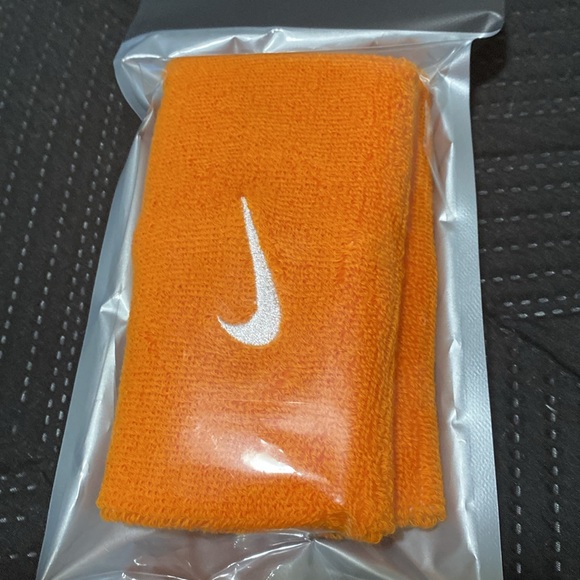 NWT orange Nike wristbands . Great bands for exercising 🏃 - Picture 2 of 3